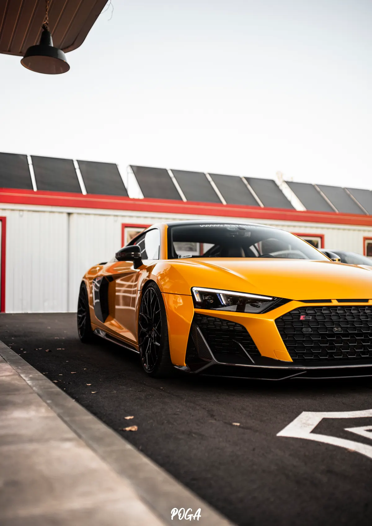 B3TOUR, Audi R8 — kadr 1 z 5
